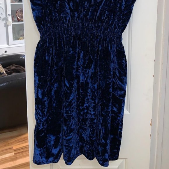 Crushed Blue Velvet cinched-waist mini dress with lace neckline & decal! - Picture 11 of 13